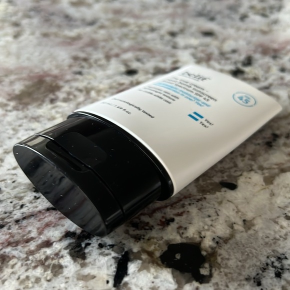 Belief Aqua Bomb moisturizer Sunscreen SPF 45 - Picture 3 of 3